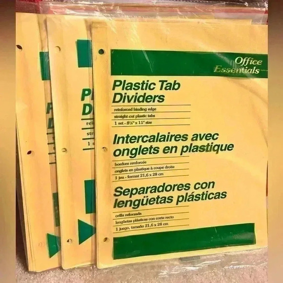 Binder, sheet protectors, dividers, folders - Picture 6 of 10